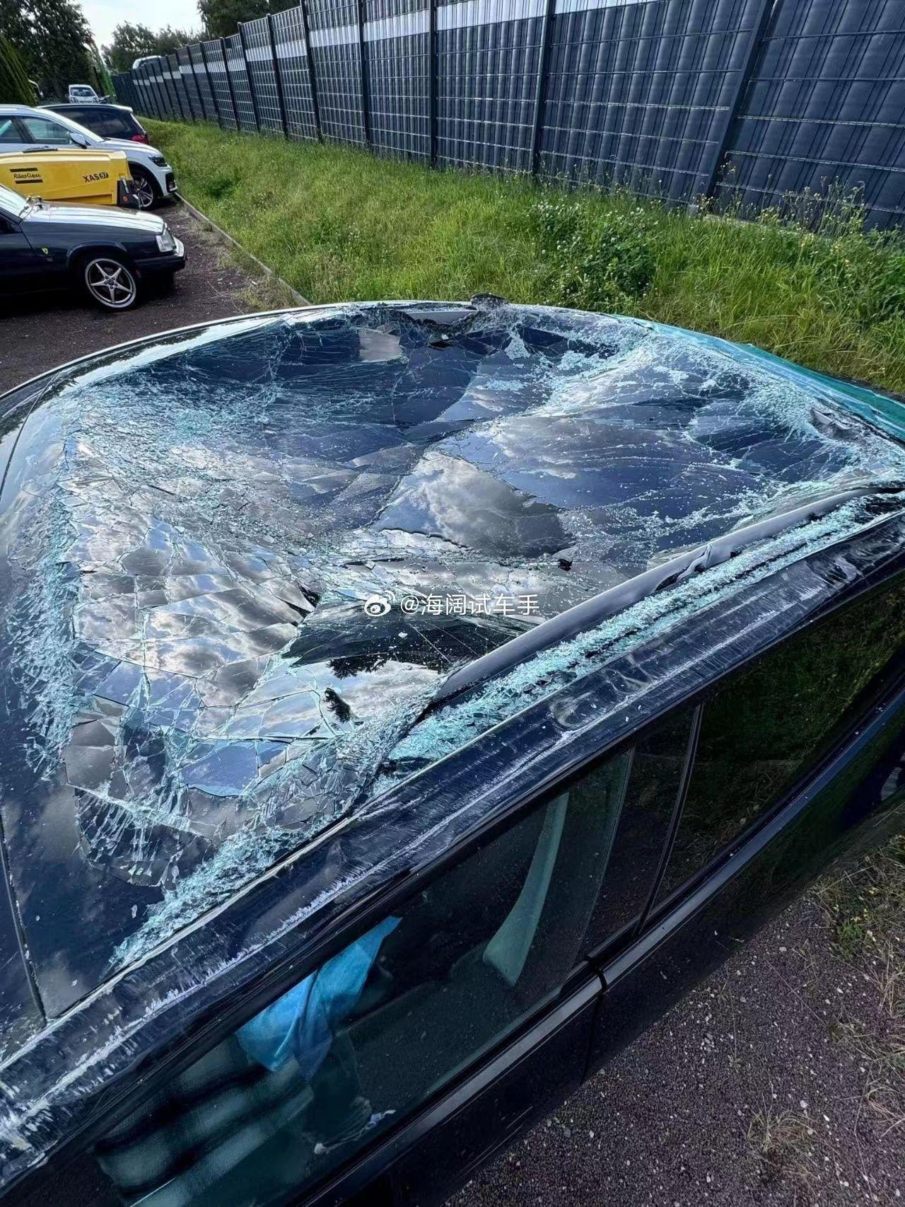 辅助驾驶带激光雷达的车，如果被砸成这样，得几万块钱才能修好呢？？？