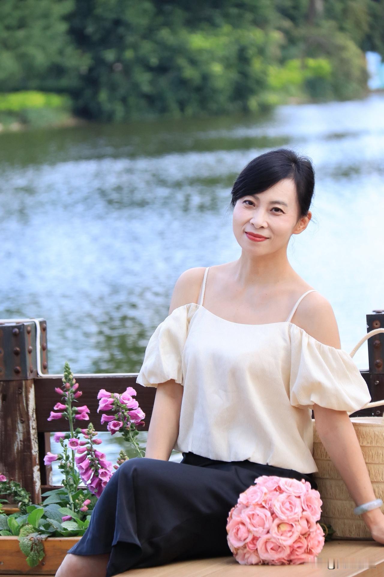 不出门，赏自己的花花也是很好的选择。[/微笑][/微笑][/微笑]