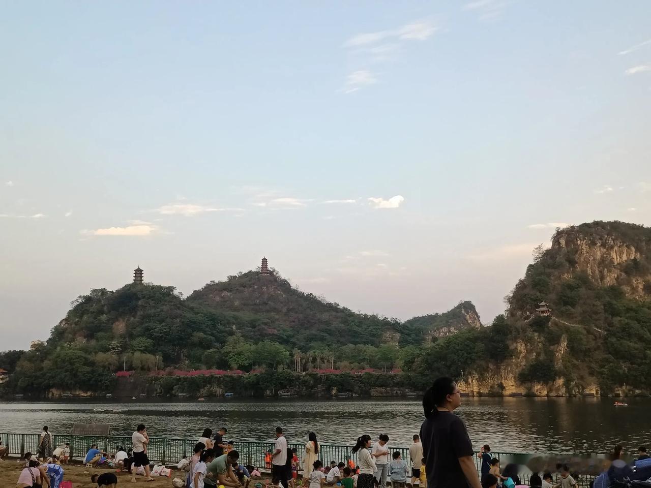 手机随拍黄昏能分享一下手机里最美的夕阳照片吗