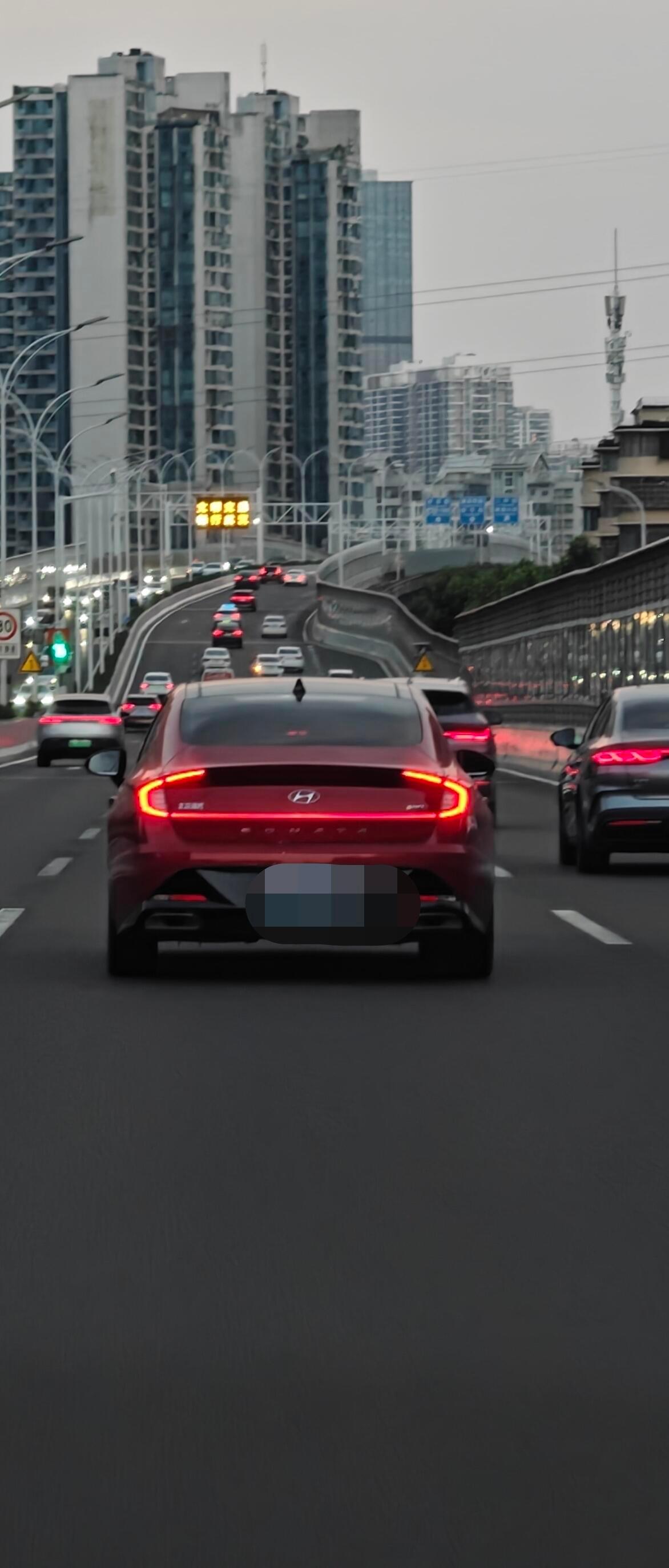 大v聊车 这是什么车，真像啊 ​​​