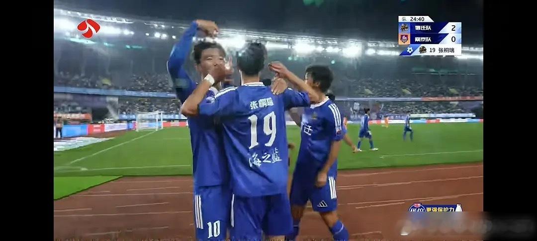 苏超宿迁旗开得胜，开场4分钟得分，点球又进，目前比分2:0南京，这算项羽护场？何