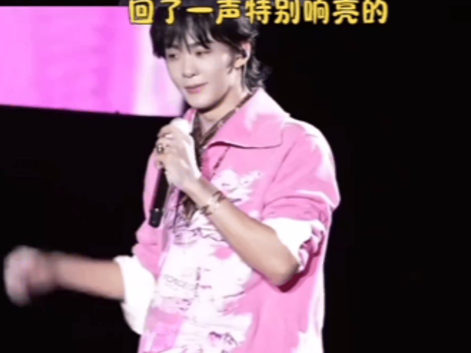 王赫野长春中秋演唱会喊话卓尔🤩赫野和卓尔后台跳舞，动作同步率超高，一看就没少练