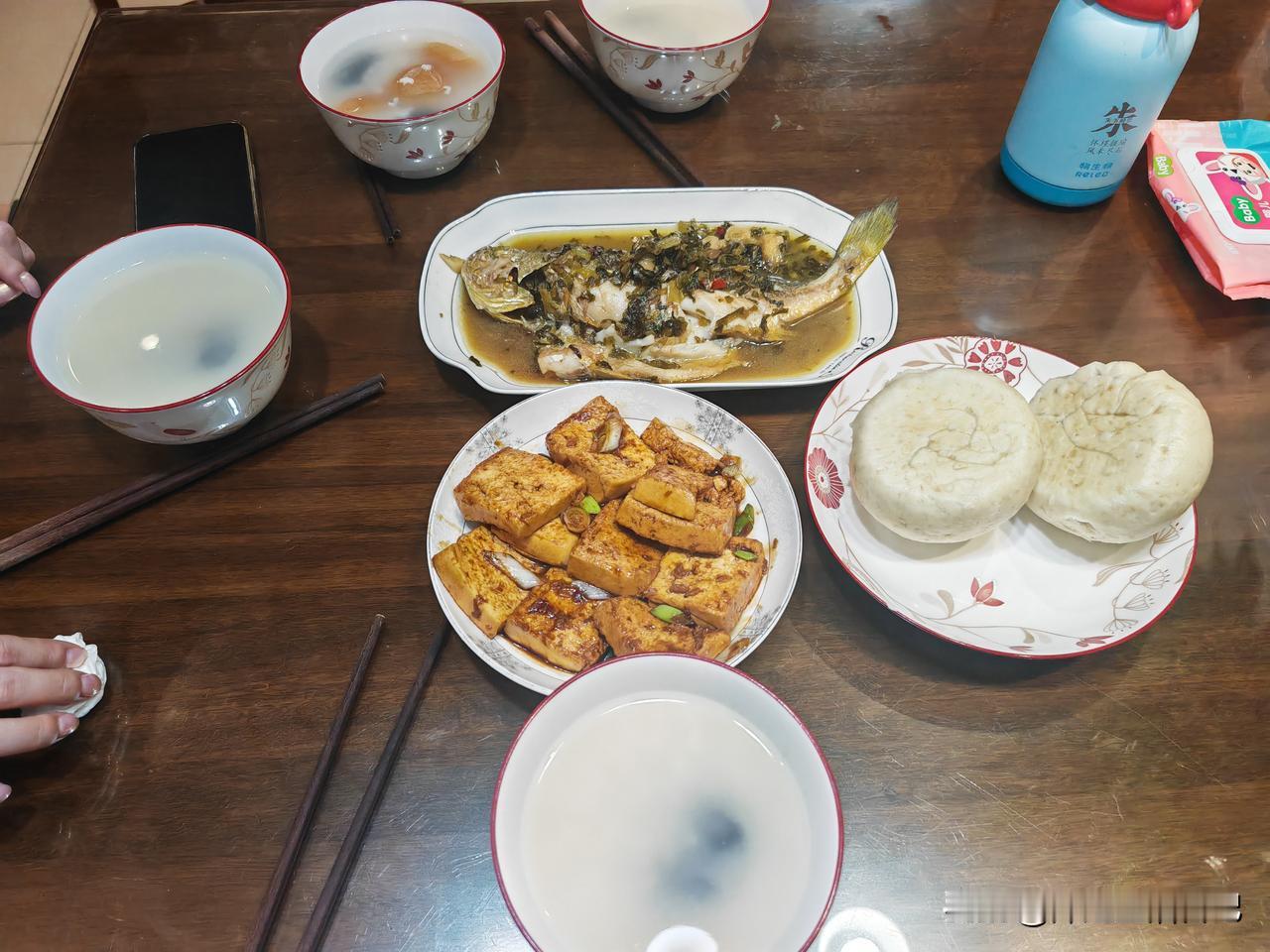 晚餐分享～
周天中午和孩子们一起出去逛吃逛吃，下午三点半才回家，儿子儿媳都说吃的