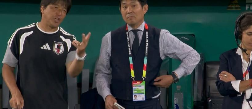 日本主帅森保一这个人太可怕了！
在世界杯小组赛日本VS突尼斯的比赛第4分钟，镰田
