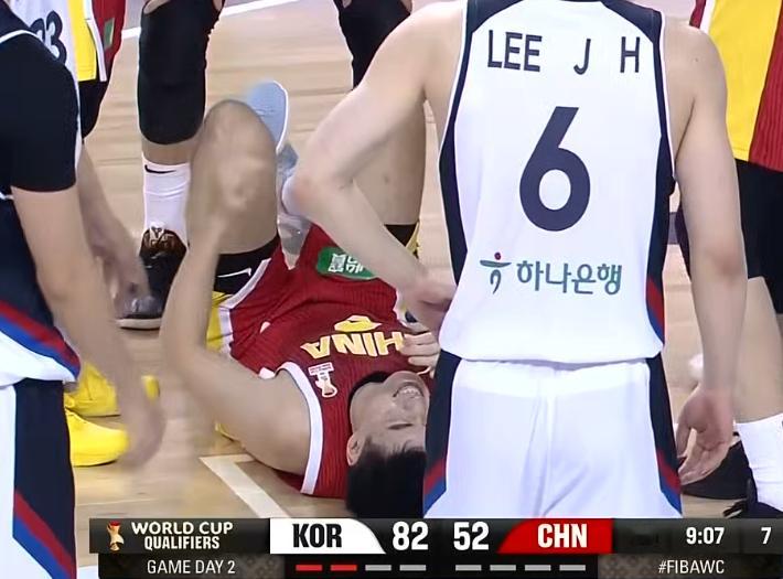 这场最拼的程帅澎崴脚，受伤离场。基本没有的外线投篮的中国男篮更加雪上加霜了。中国