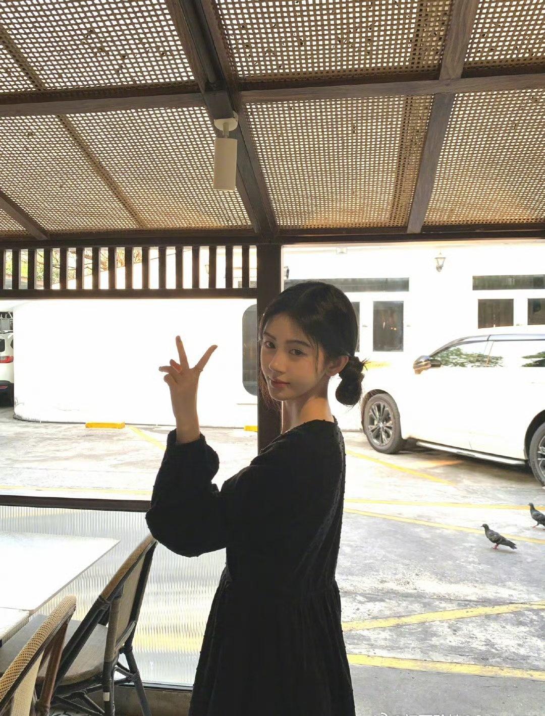 jjy鞠婧祎美貌加持下34套华服jjy鞠婧祎月鳞绮纪预约近200万

大胆向前走