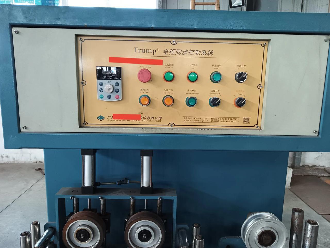 这个机器为什么打上特朗普的名字？

看样子这机器已经有10年以上了，那时候特朗普