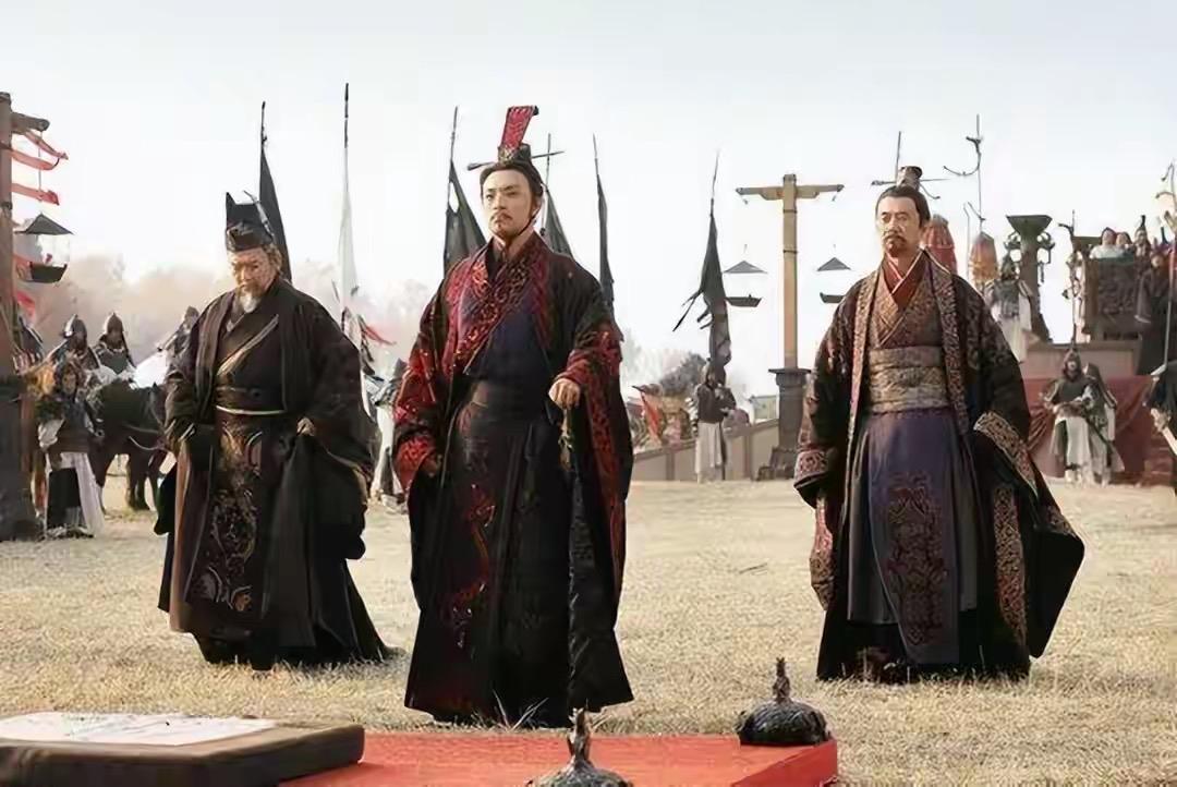 为什么商鞅死后名声非常差？

因为他把所有人都拖入了地狱，连他自己也不例外。
