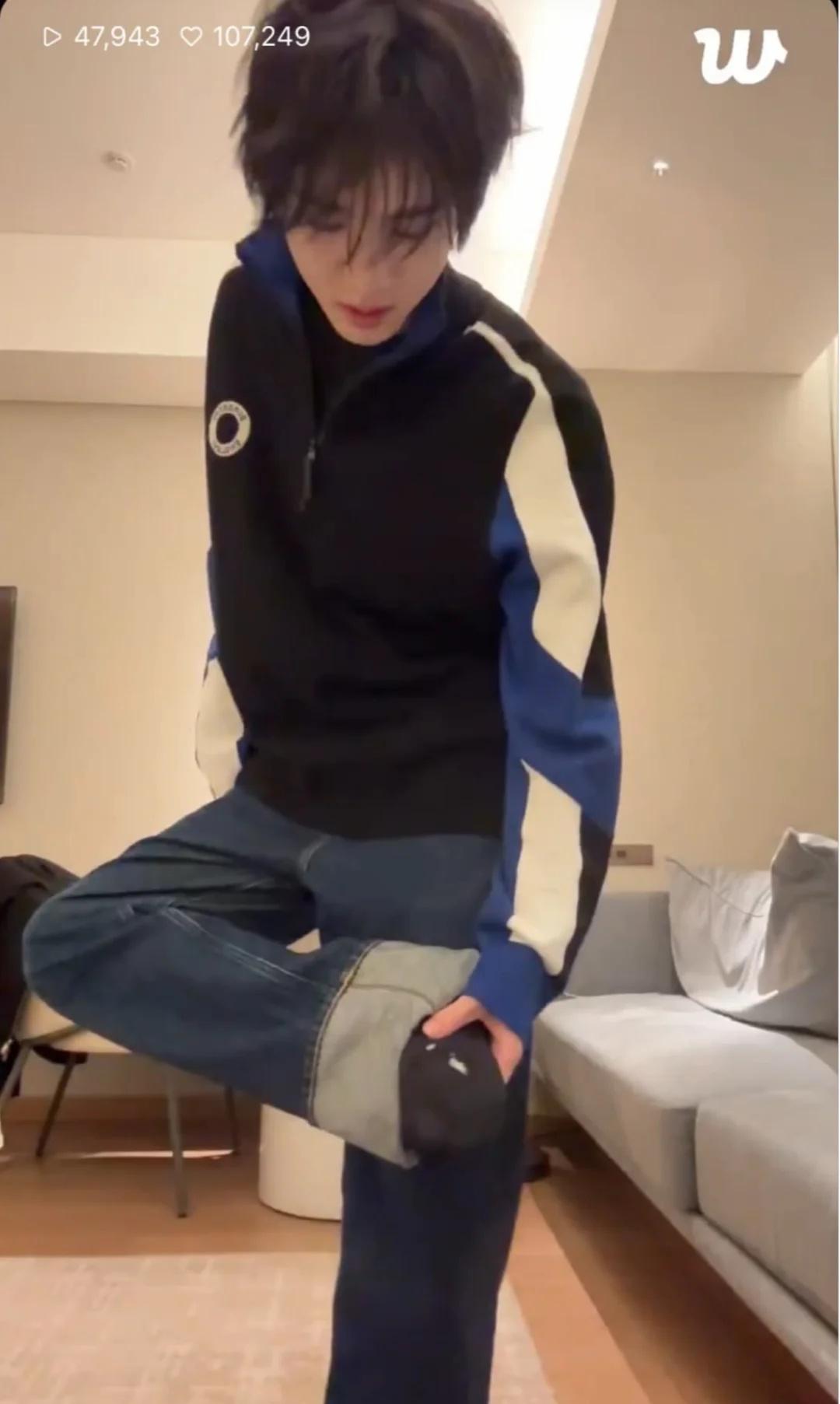 奎彬把米饭掉地上被韩维辰踩到了🤣🤣
他就这样显示
我一直在笑🤣🤣
韩维辰