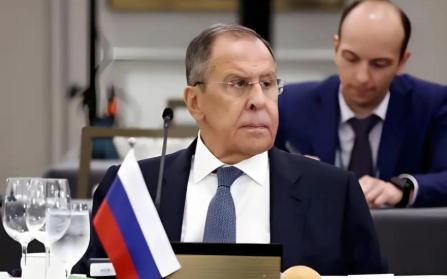 跟了自己十几年的贴身秘书，是美国间谍？仅一个眼神就发现不对劲
 
在谍战片里，我