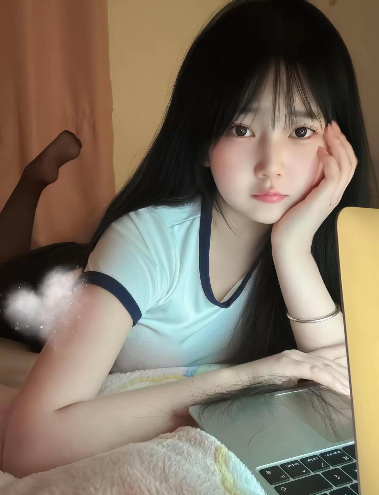 连发呆都变得温柔又治愈。