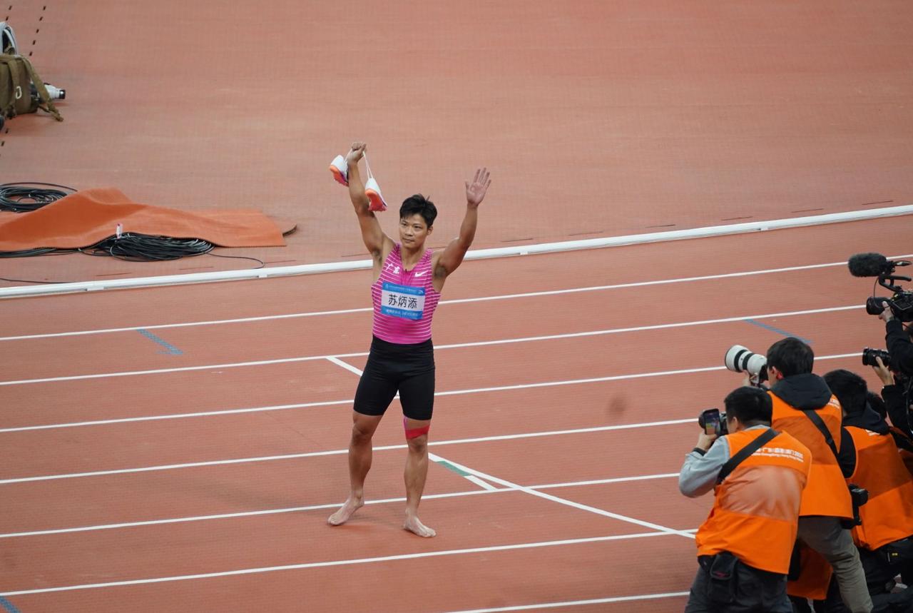 看到这张照片，真是叫人泪目了，祝好，苏神！

很遗憾，苏炳添的收官之战，未能再次