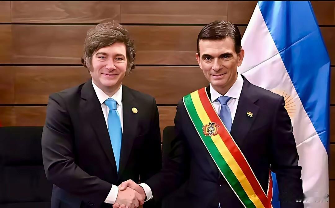 电锯计划，拳拳到肉，玻利维亚人民选出了自己心中的“米莱”—帕斯，帕斯是米莱忠实的