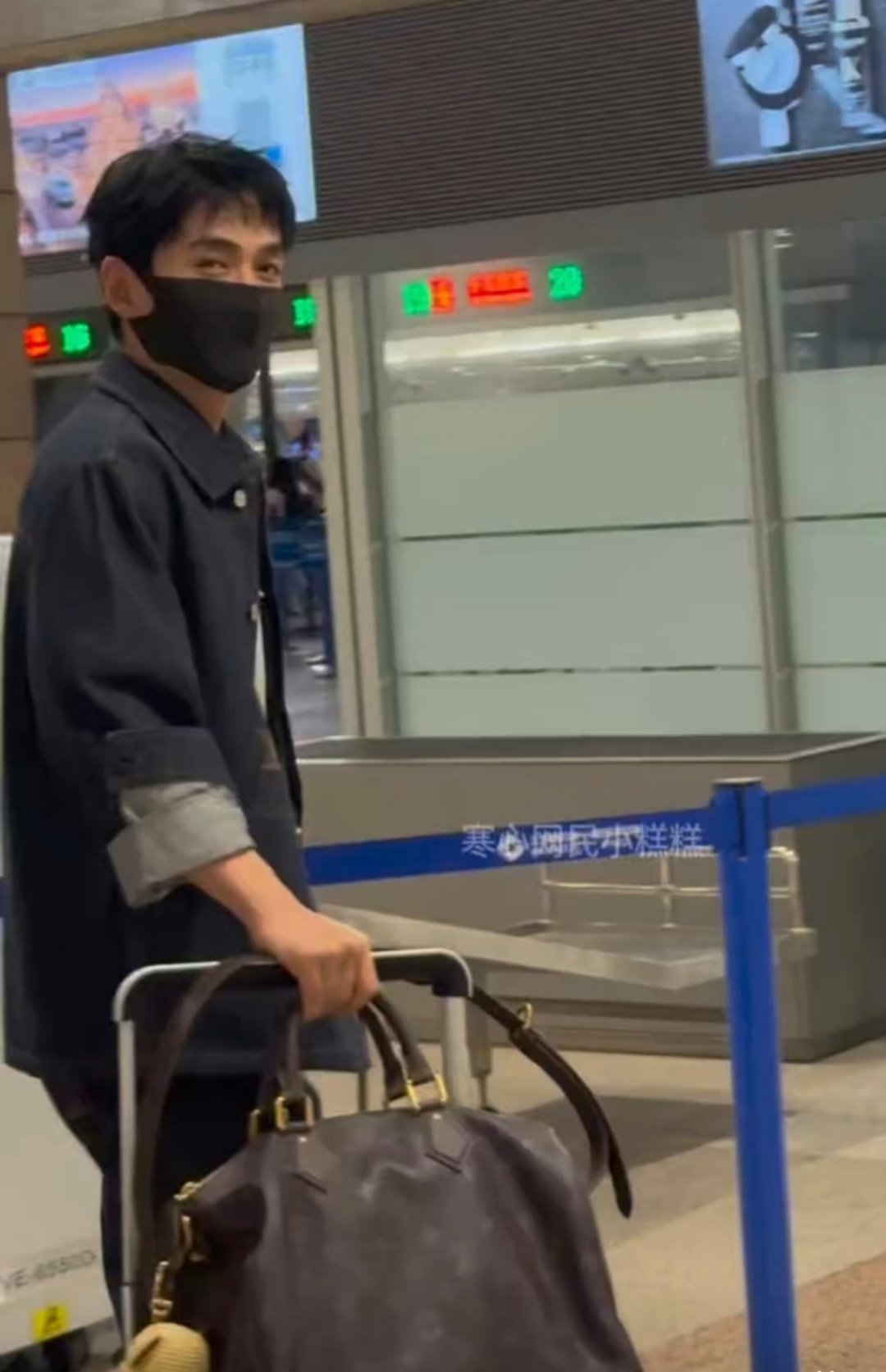 状态真好，笑得好甜巴黎时装周朱一龙路易威登品牌代言人
