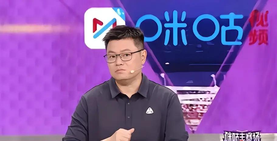 侯老是又上头了～

陈幸同对阵朱雨玲，侯英超当然盼着同同“燃”，于是在演播室里不
