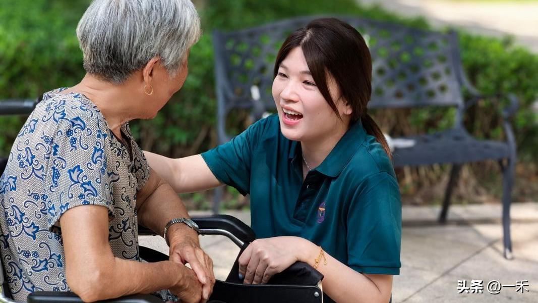 别再小看养老行业！这个新职业堪称银发经济“黄金风口”
 
说起养老工作，很多人还