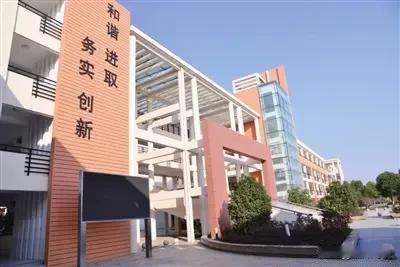 “你没在县城卖房子，你户口是乡下农村居民，你孩子也就无法来县城读书，想把孩子迁到