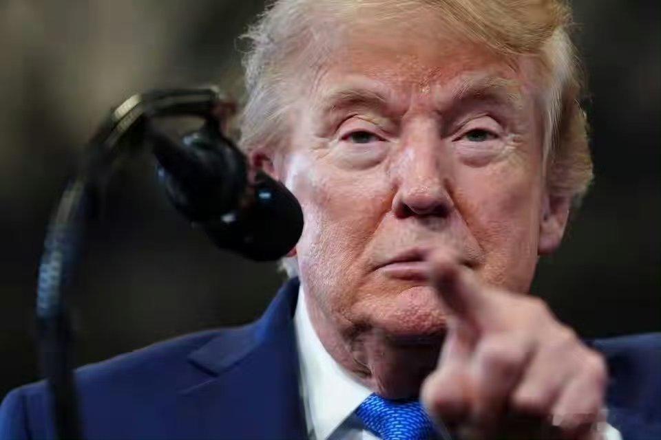 围绕全球关键能源运输通道的控制权，美国和伊朗又打了口水仗！特朗普扬言:将宣布霍尔