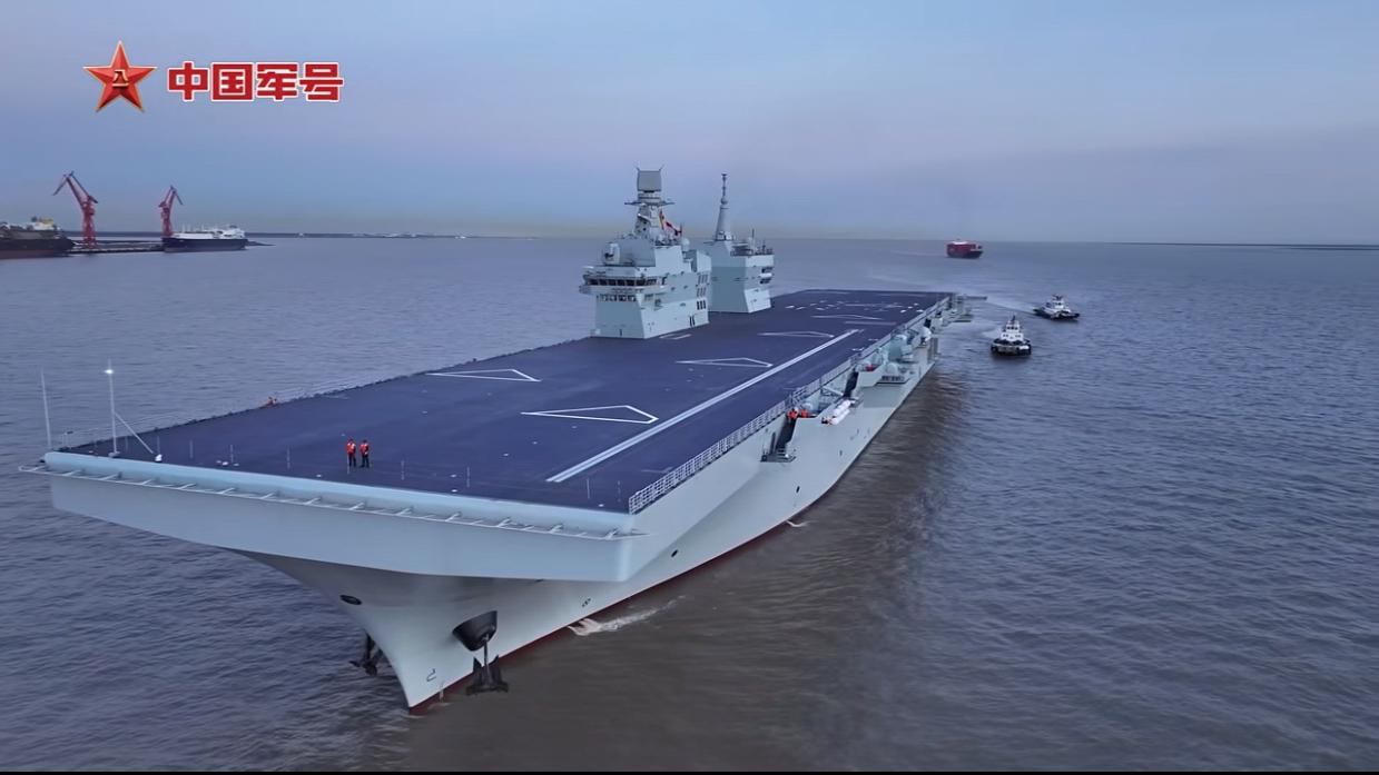 今天下午5时许，人民海军076型两栖攻击舰首舰四川舰（舷号51）完成了为期3天的