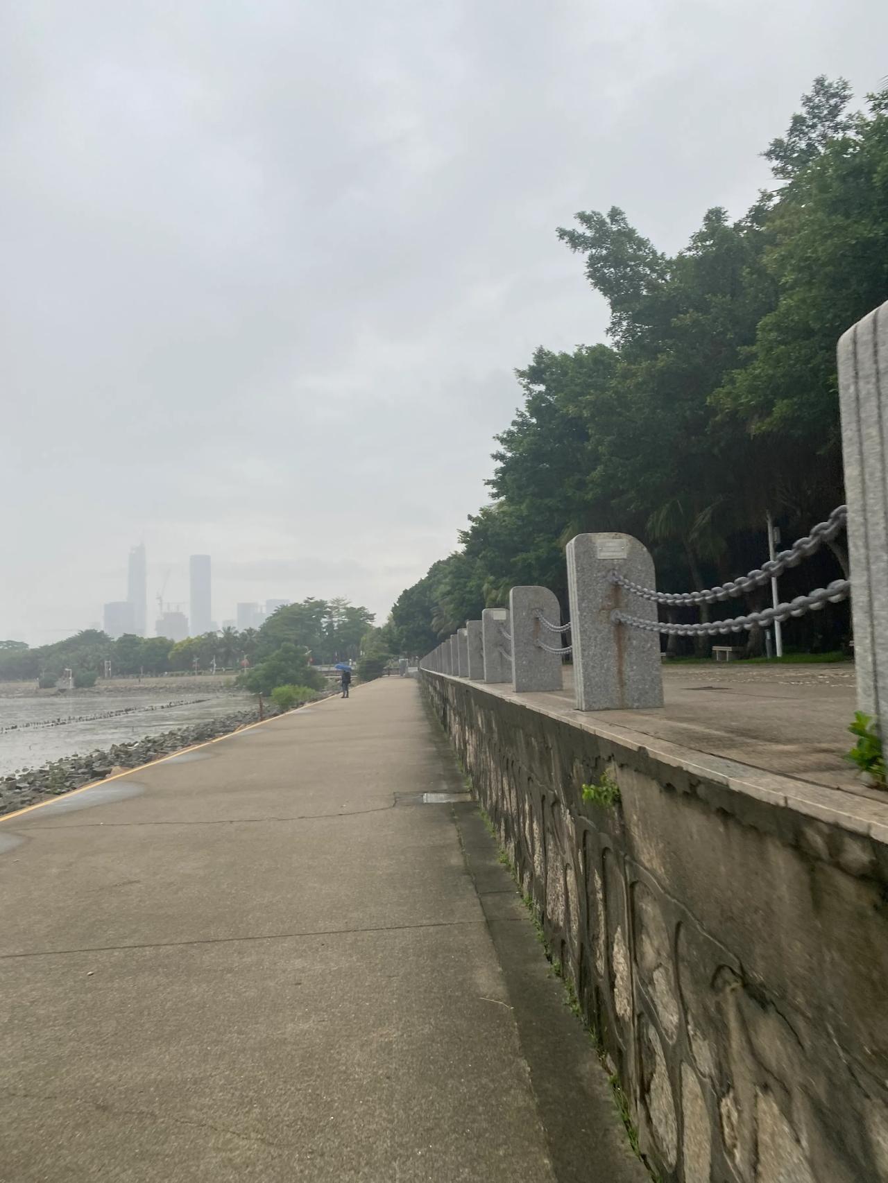 
这么看跑步比较守旧安全
骑行圈比较乱
主路都敢往上冲，不知道是勇，还是对速度的