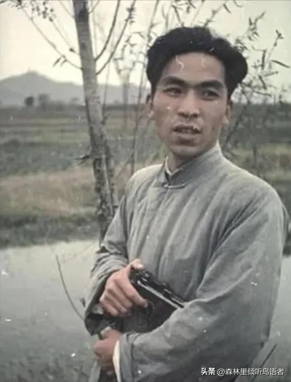 1947年的深冬，苏北乡间寒风刺骨，冷气像是能钻进骨头缝里。地下党员李凤岐刚拿到