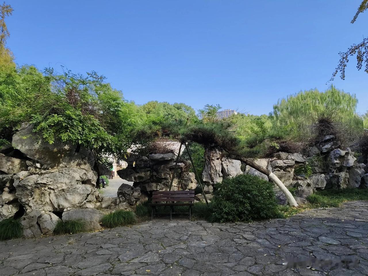 字好，要成书法得有章法，光一个字写得好是基础，整幅字要有法度才可能成为真正的艺术