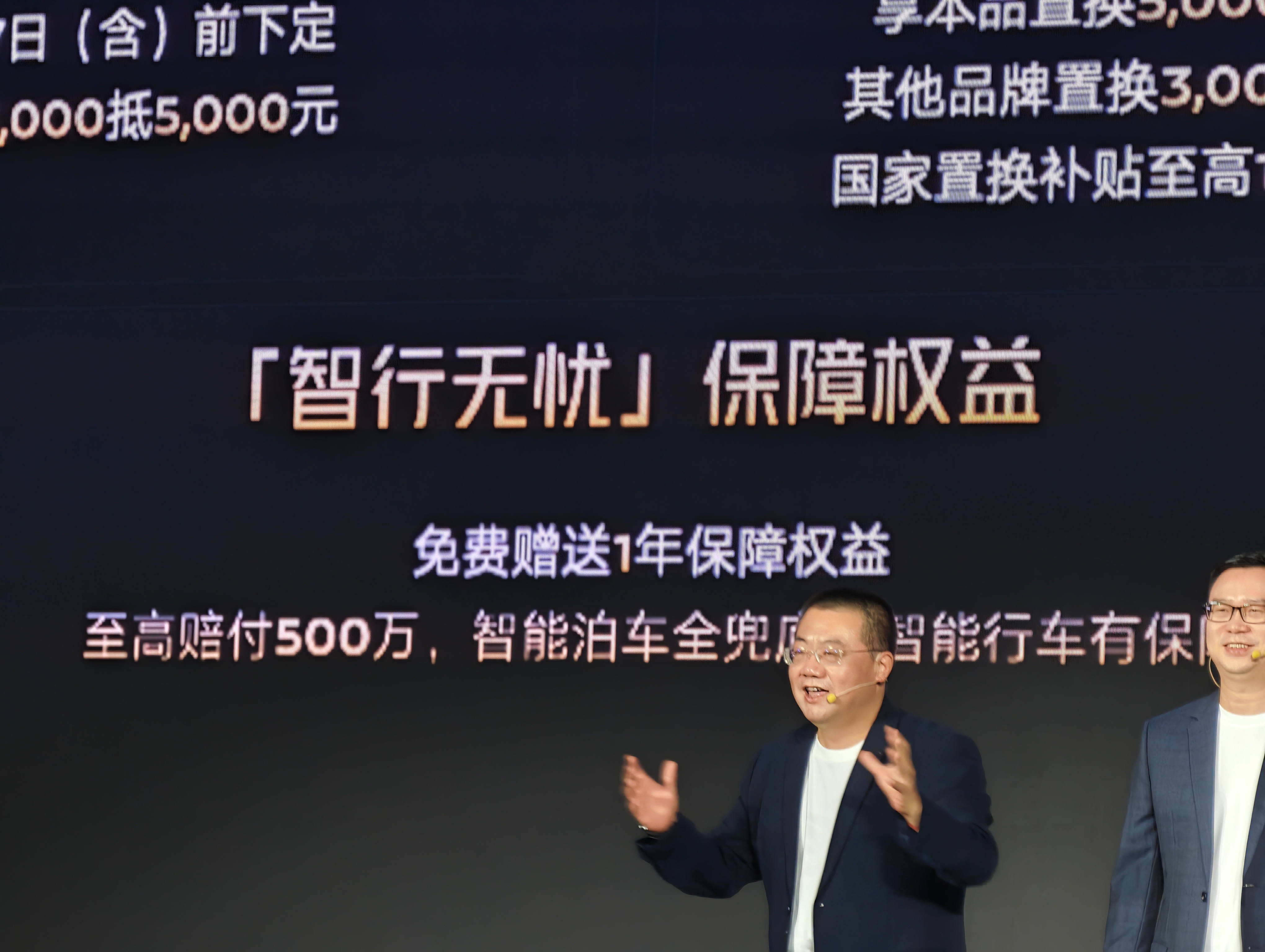 今年新N7价格真的狠啊！10.99万起，顶配也就13.99万，还有激光雷达。定金