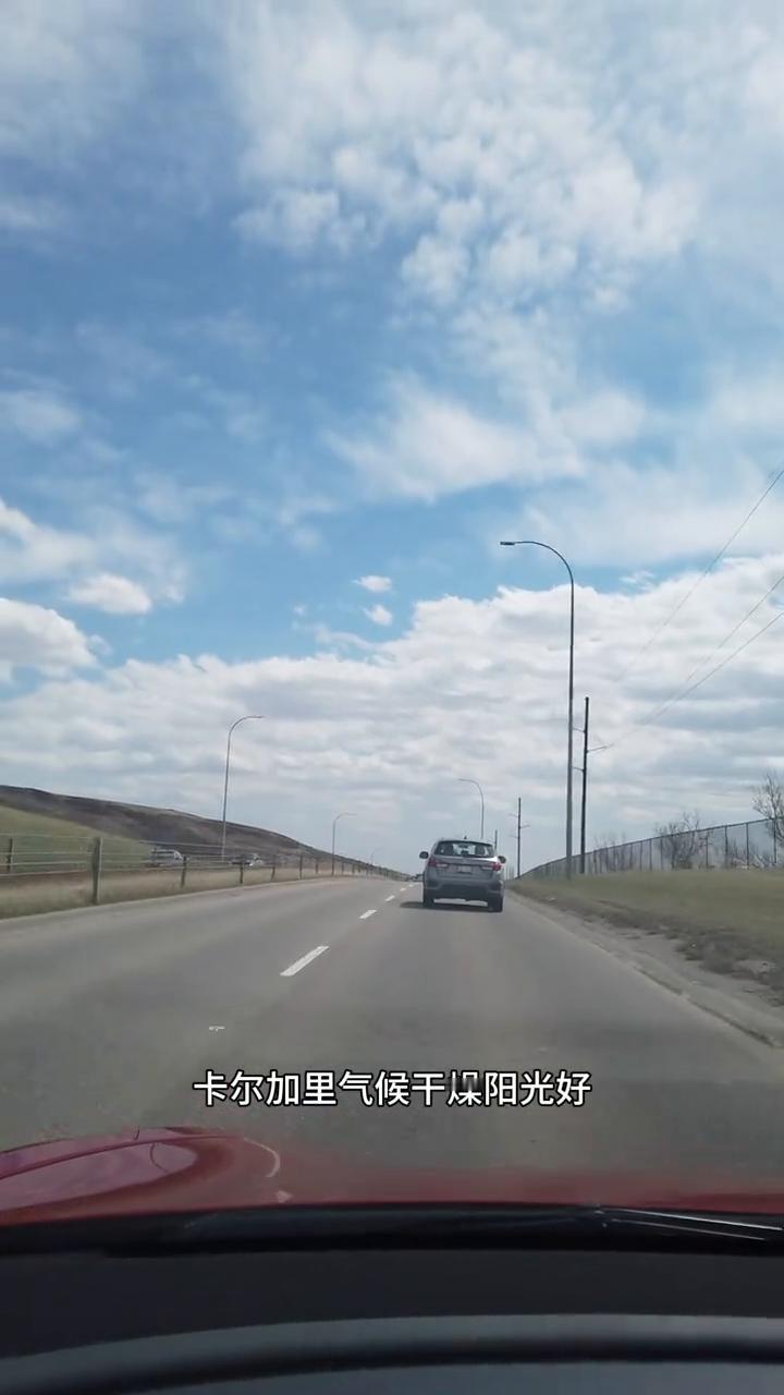 轻轻漫步加拿大，分享有烟火气的海外生活。
今天周五，孩子们都是半天课，放学接上他