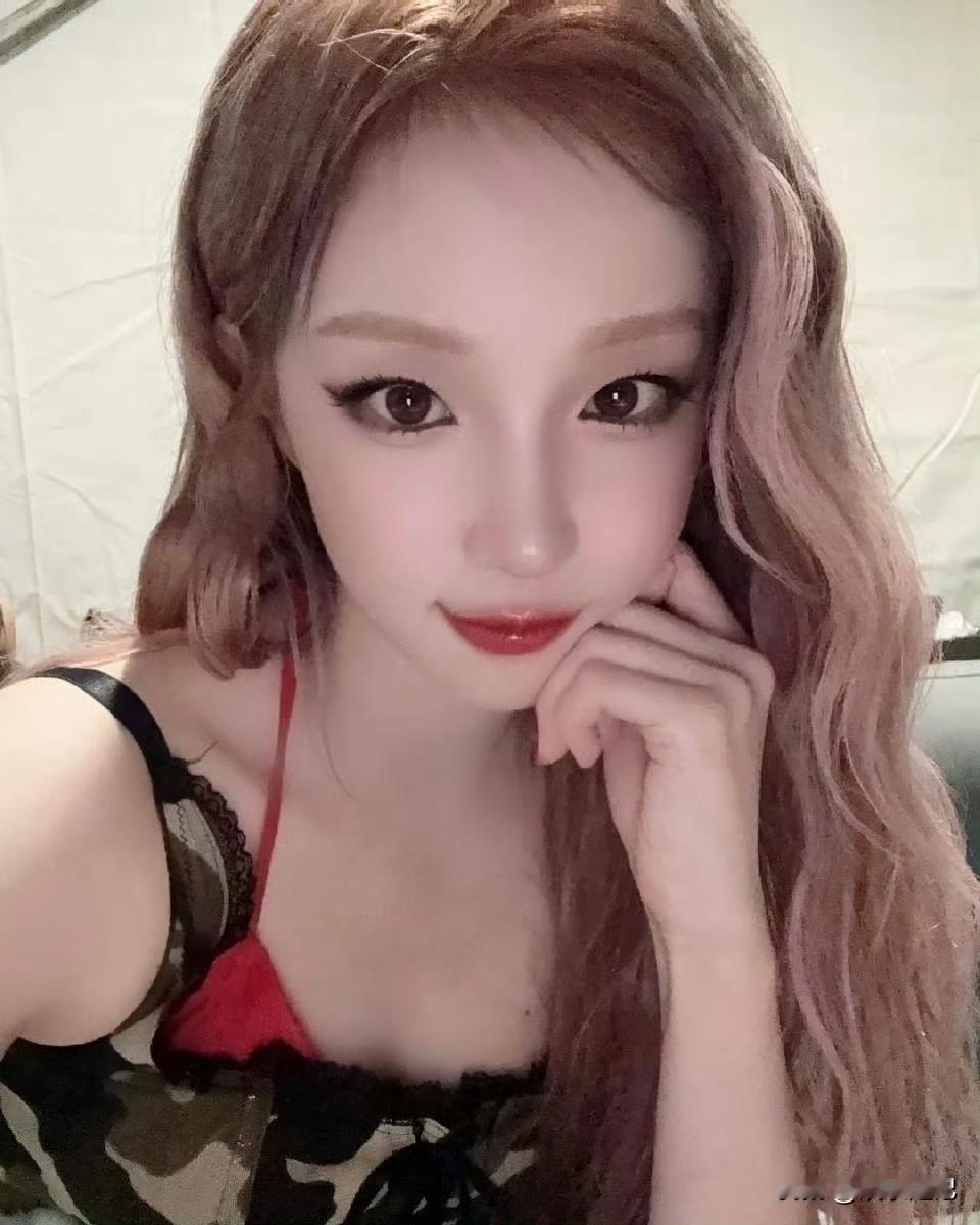 宋雨琦，我也想亲亲她的脸[飞吻][飞吻][飞吻]