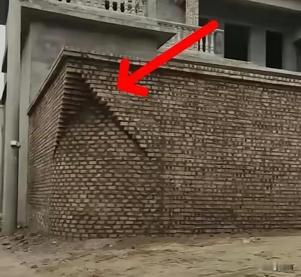 上方下圆  智善建起良心墙
请以“绝户坡”应对下联:

智慧迸发的下联 
你的下