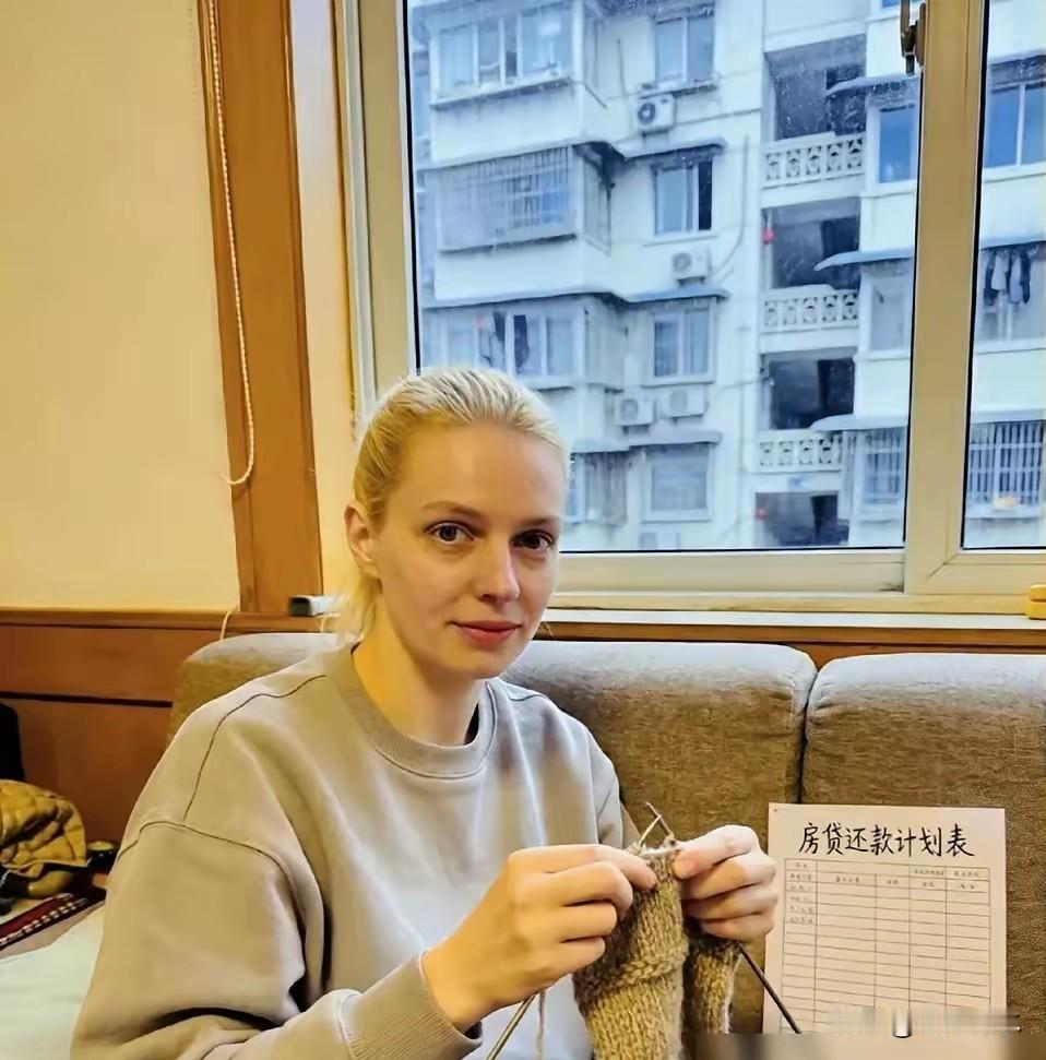 35岁，俄罗斯姑娘卡佳，远嫁成都，结果婚没稳住，人不稳定，心更悬着，抓到出轨那一