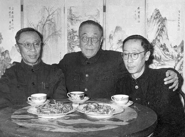 载涛：清朝王爷，毛主席缘何拿自己稿费给他修房子？

1950年8月10日，溥仪的