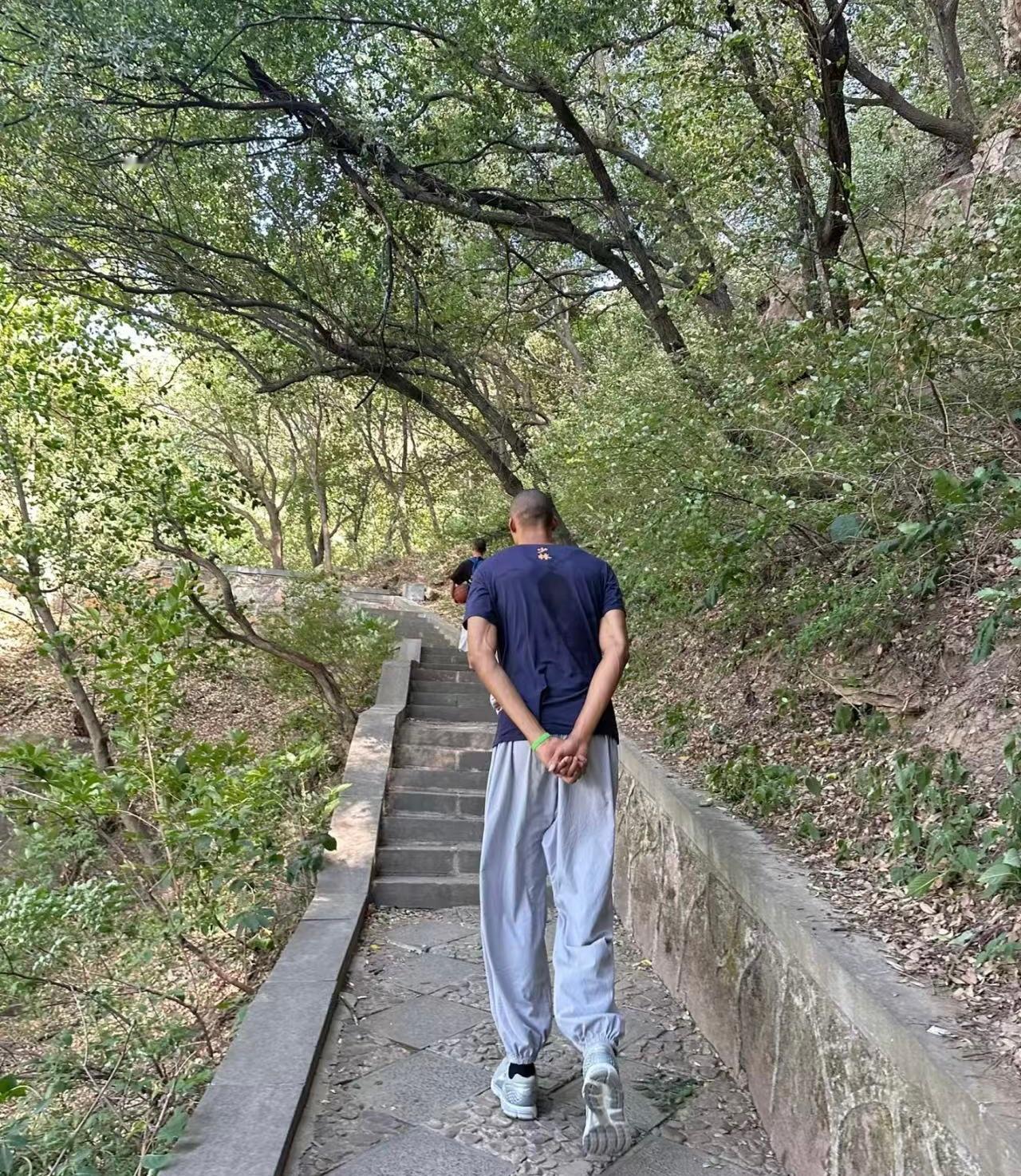 这就是高僧吗我的观赛搭子 ​​​