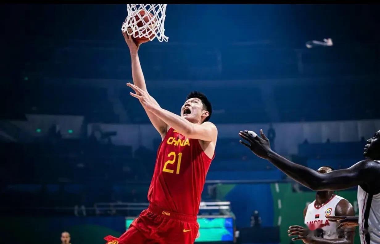 中国男篮获得世界杯首胜，有三人是赢球关键因素：

⒈胡金秋：临危受命，实用高效，