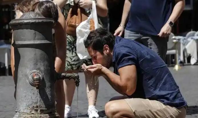 欧洲人现在快热疯了！现在许多欧洲的家庭都想装空调，但是装不了，因为欧洲国家出了很