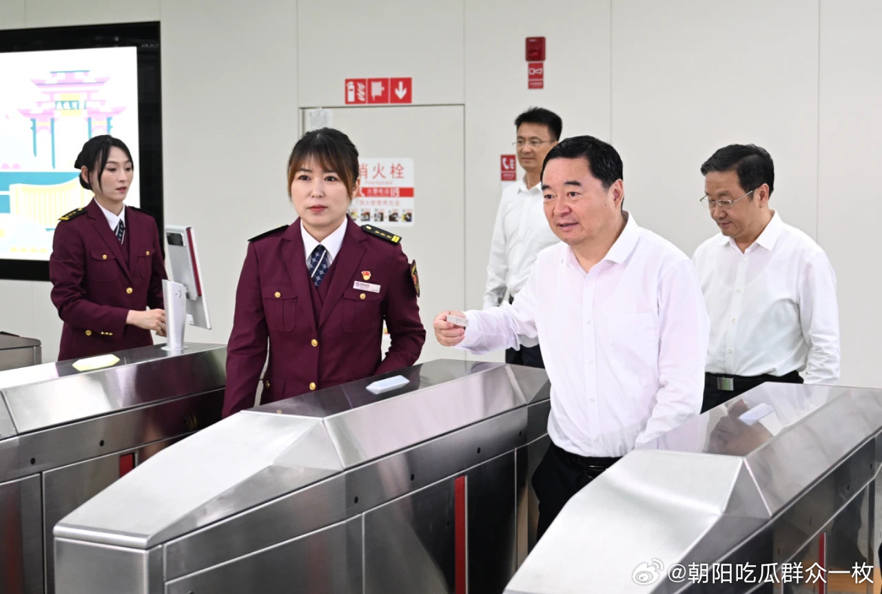 6月30日，沈阳地铁1号线东延线开通运营。辽宁省委书记郝鹏、省长王新伟出席开通仪