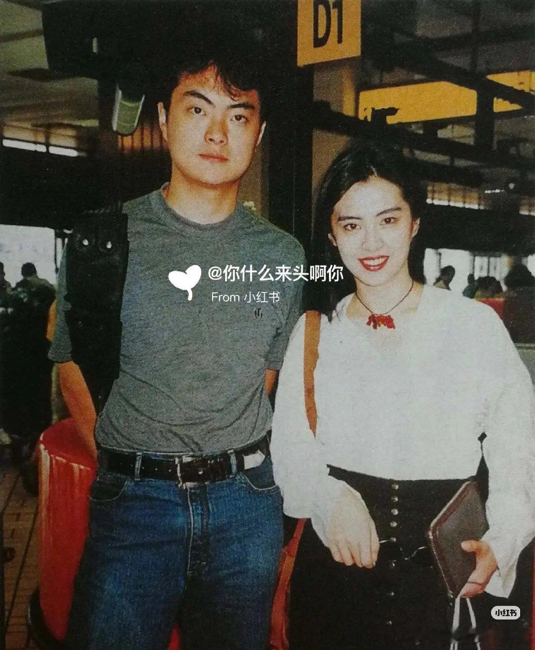 五官排布真的是玄学，王祖贤哥哥五官其实和她有点像但是颜值就是比她低很多 