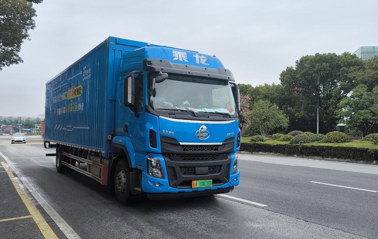 每公里0.8度电！乘龙H5纯电大单桥跑快递更高效！它采用ASIL-C级整车控制策