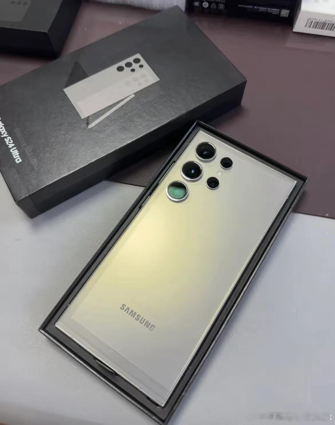 有人用三星吗？今天我弟弟非要让我买一个三星s24ultra给他，没想到那么贵要8