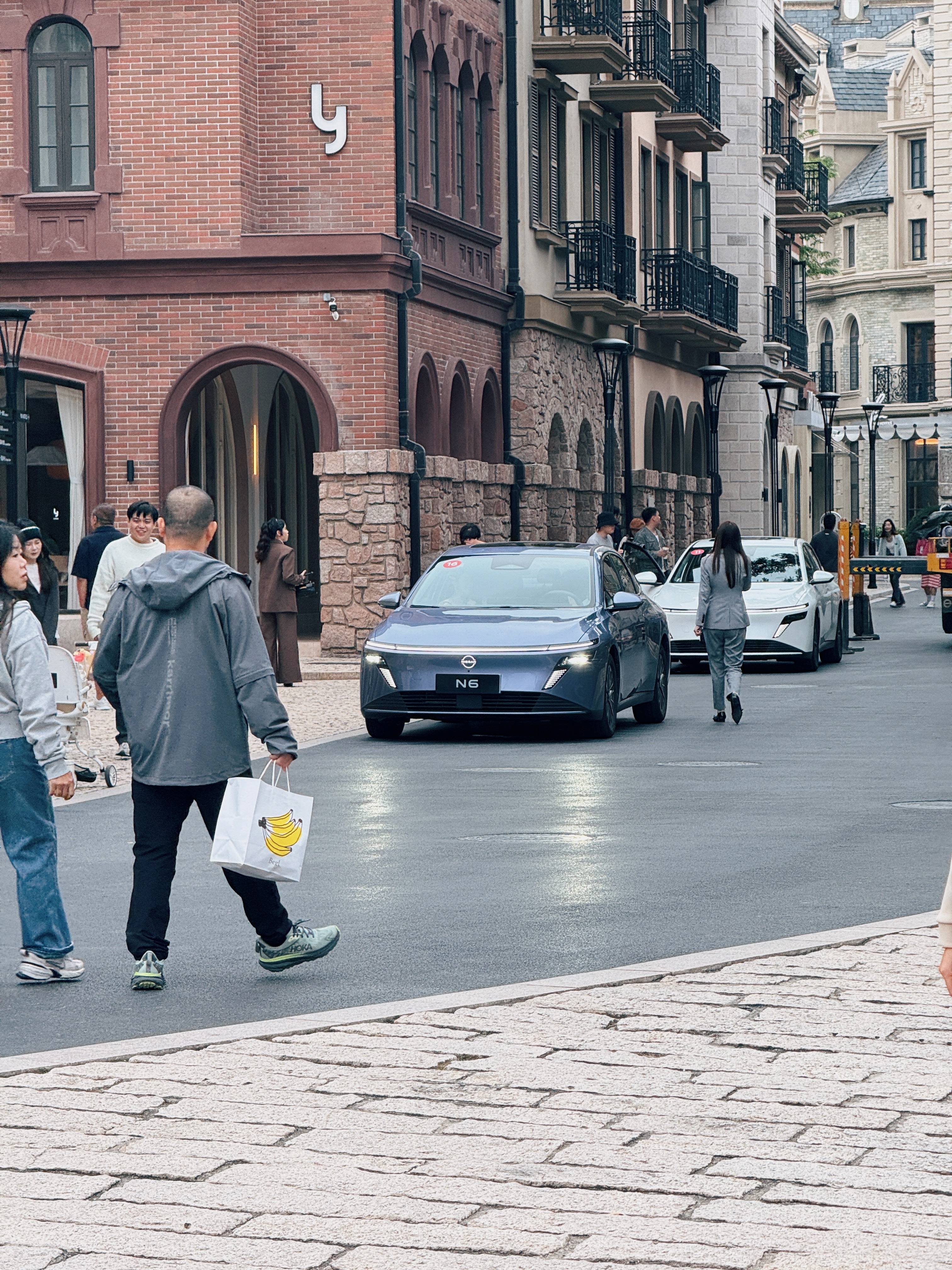 这颜值，随便一停一拍，都很出片日产新车型N6，改变了很多以往对日产品牌古板的印象