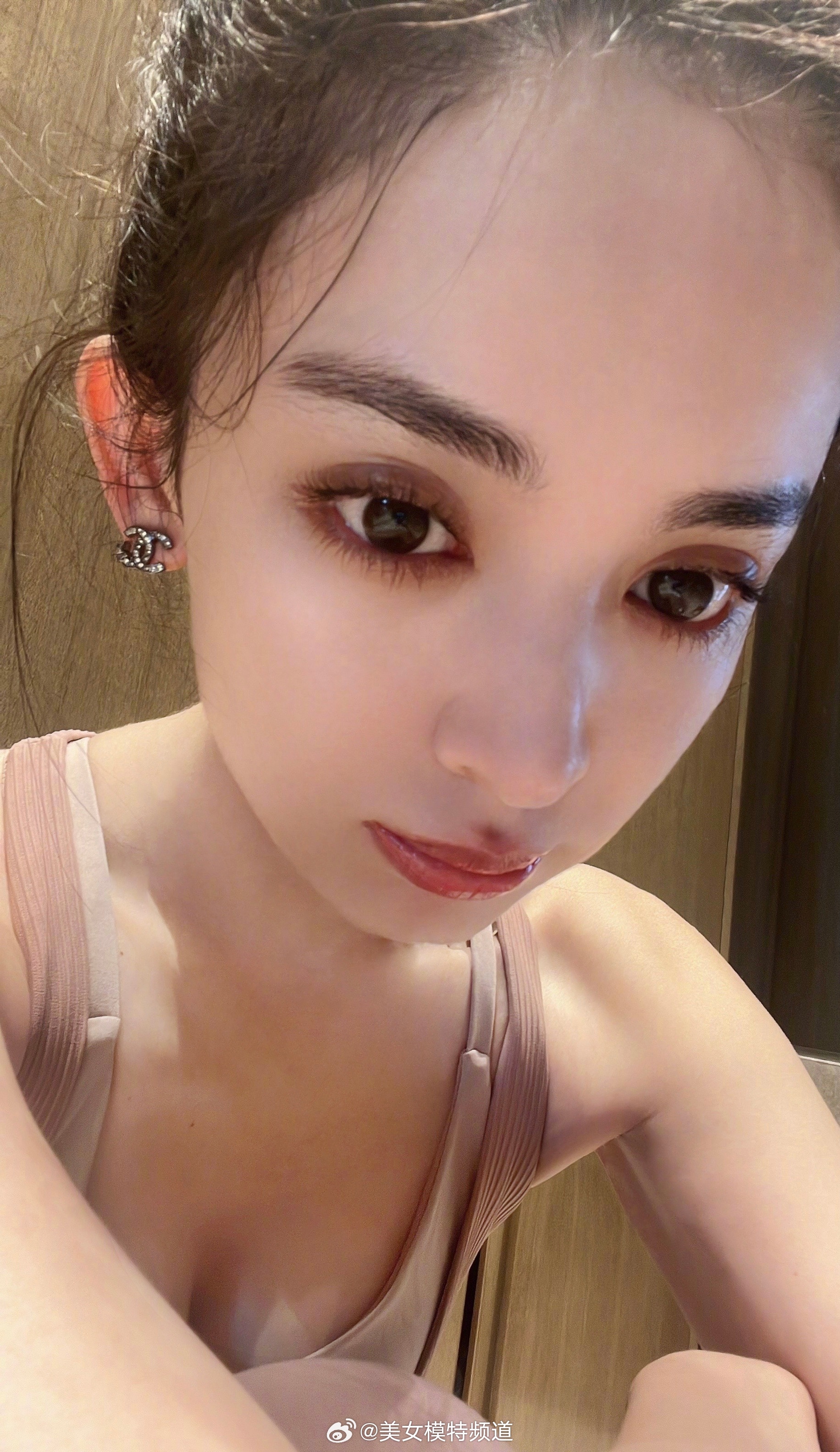 古力娜扎健身美照 