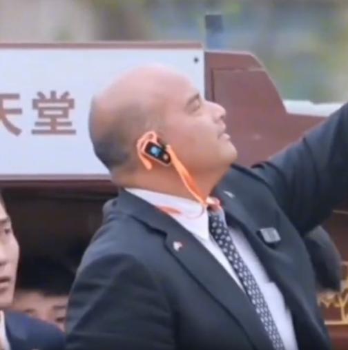 当其他总统都在用中文拜年的时候，瑙鲁总统却“别出心裁”，他不仅亲自到中国过年，还