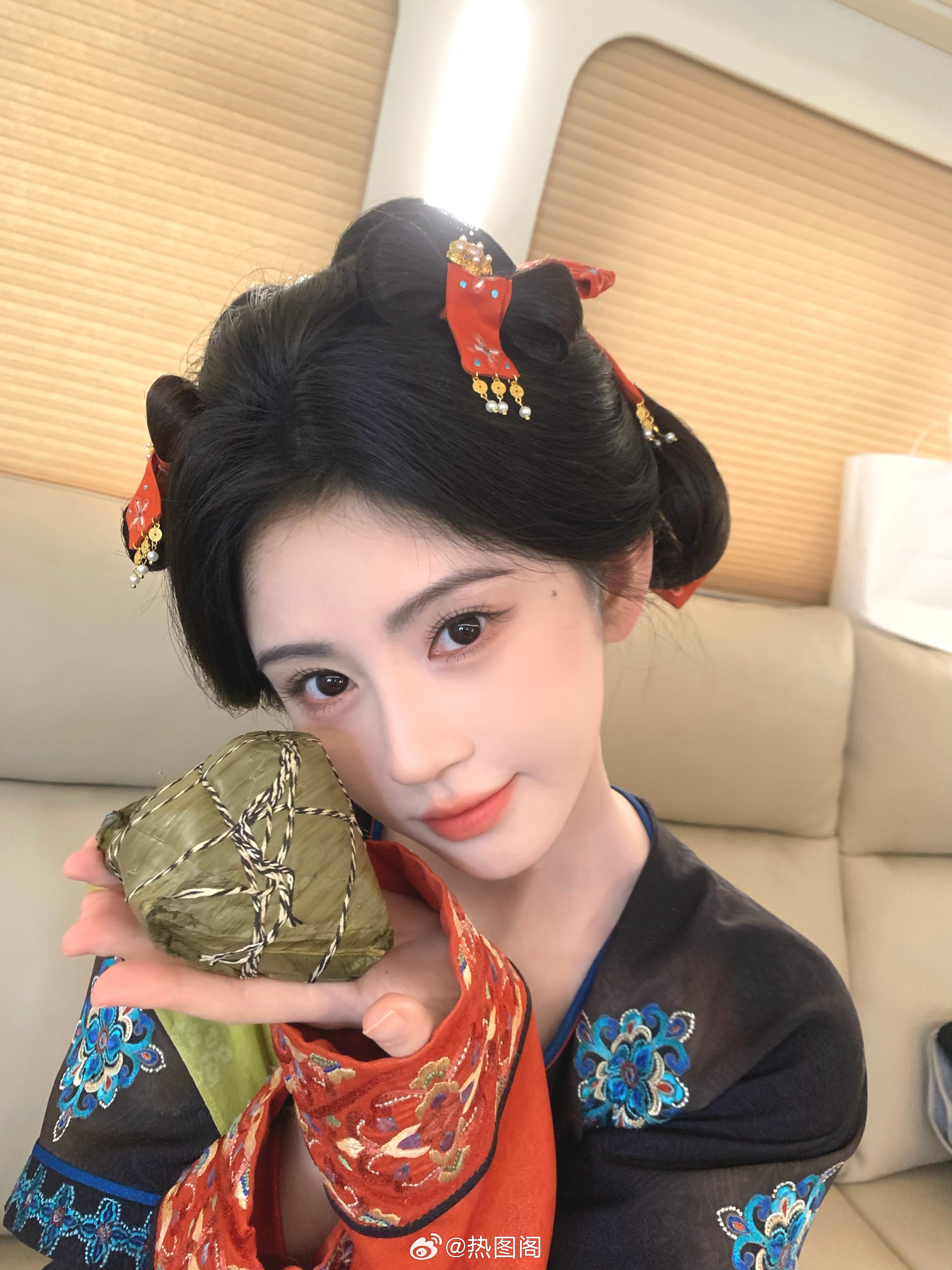 鞠婧祎脸快比粽子小了 我真要被鞠婧祎这个造型萌晕了，太可爱了太可爱了 