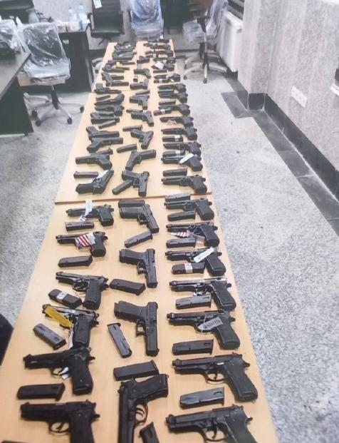 目标果然不是哈尔格岛，伊朗最后关头醒悟了，果断出手缴获大批武器！

外界观察到，