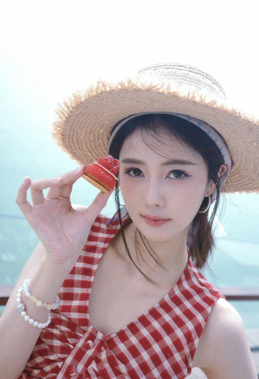 有无有人懂懂我 梦妍这个妆容真的好美 好适合她啊！就喜欢这种素素的 好美好美好美