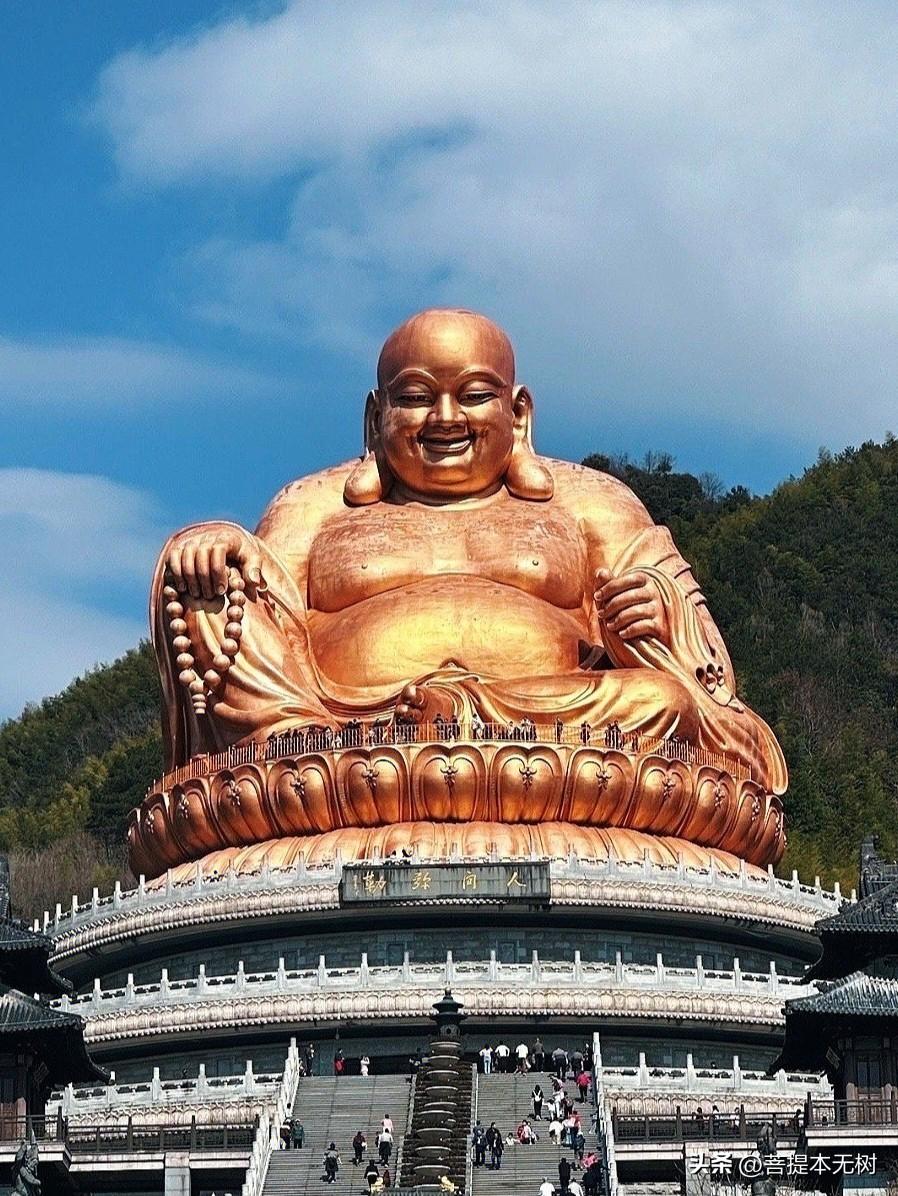 说起佛教四大名山，几乎人人张口就能背出来：五台、普陀、峨眉、九华。
 
但很多朋