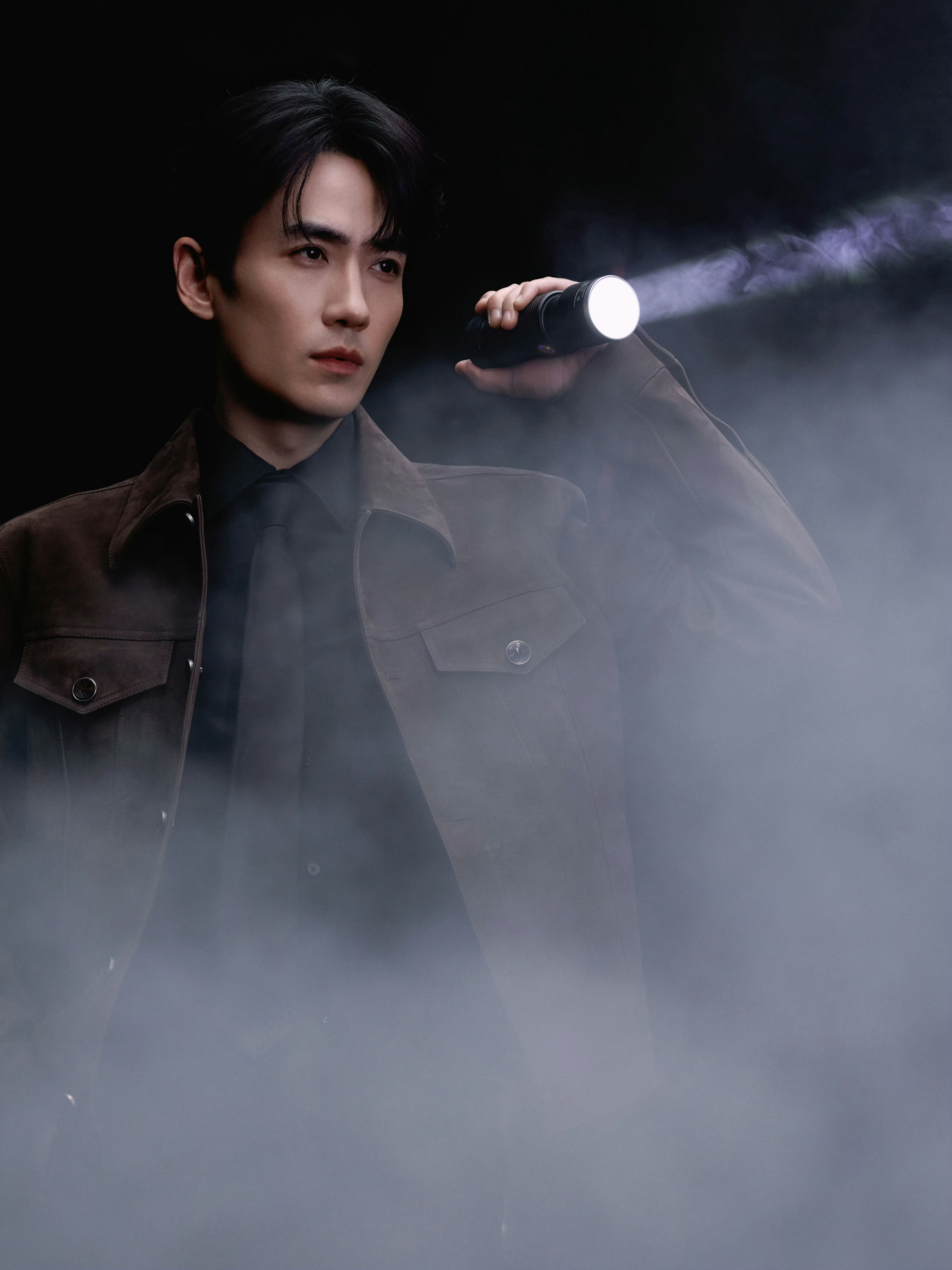 朱一龙 × 时尚芭莎 电影惊蛰无声 花絮图集 📸 