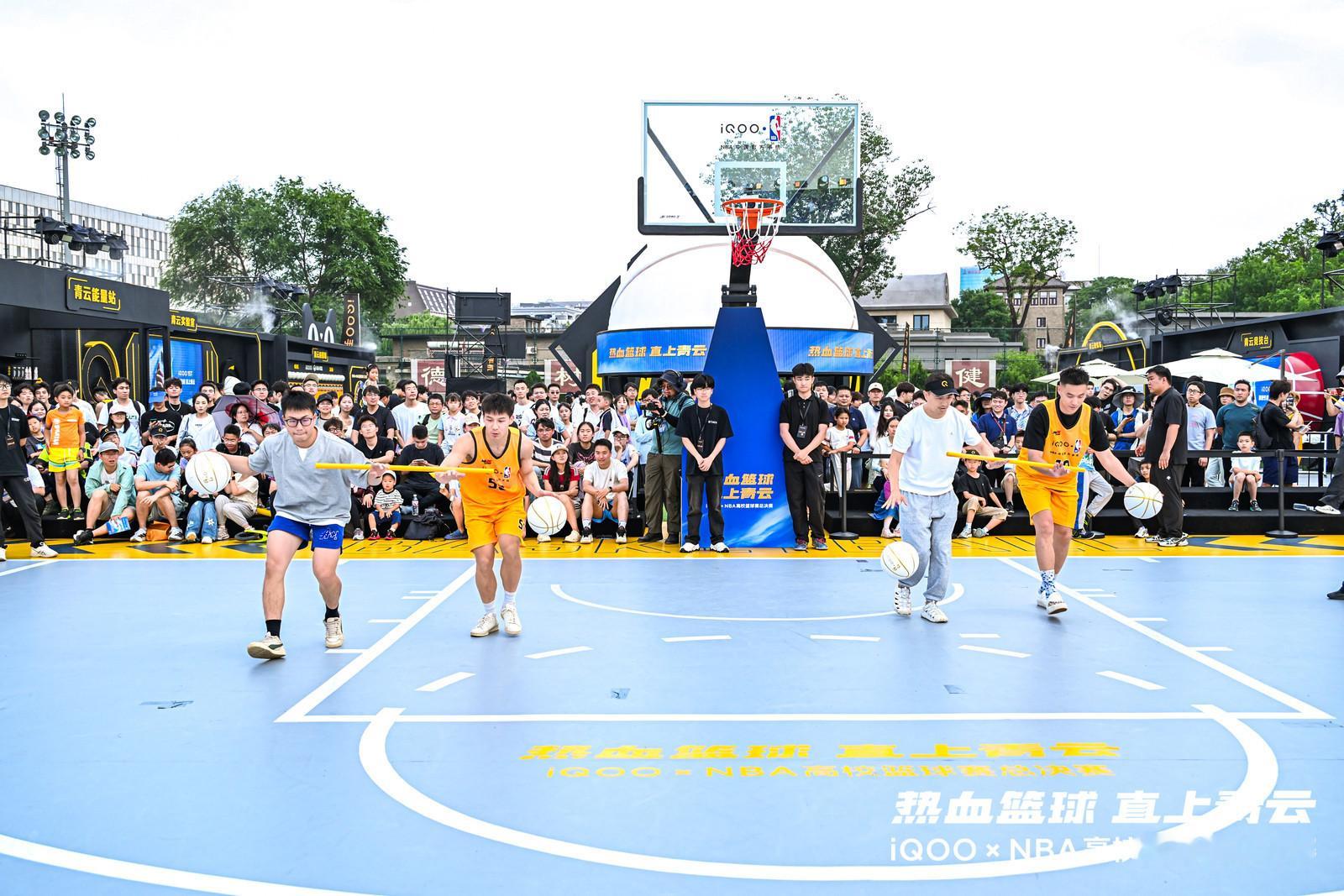 今天下午iQOOxNBA高校篮球赛总决赛现场人气真的很足，全场座无虚席。来看比赛