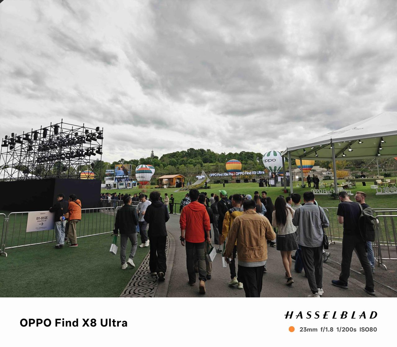OPPO这次发布会的场地太舒服了，产品体验区直接露天，在草坪上，不过还没开放，发