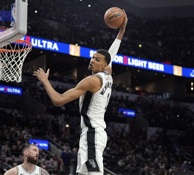 马刺创NBA神迹。文班亚马29+10+5帽统治攻防，西部倒数第一却打出历史级表现